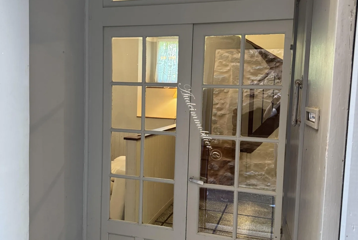 Charmante maison de village avec cour et balcon à Limoux 