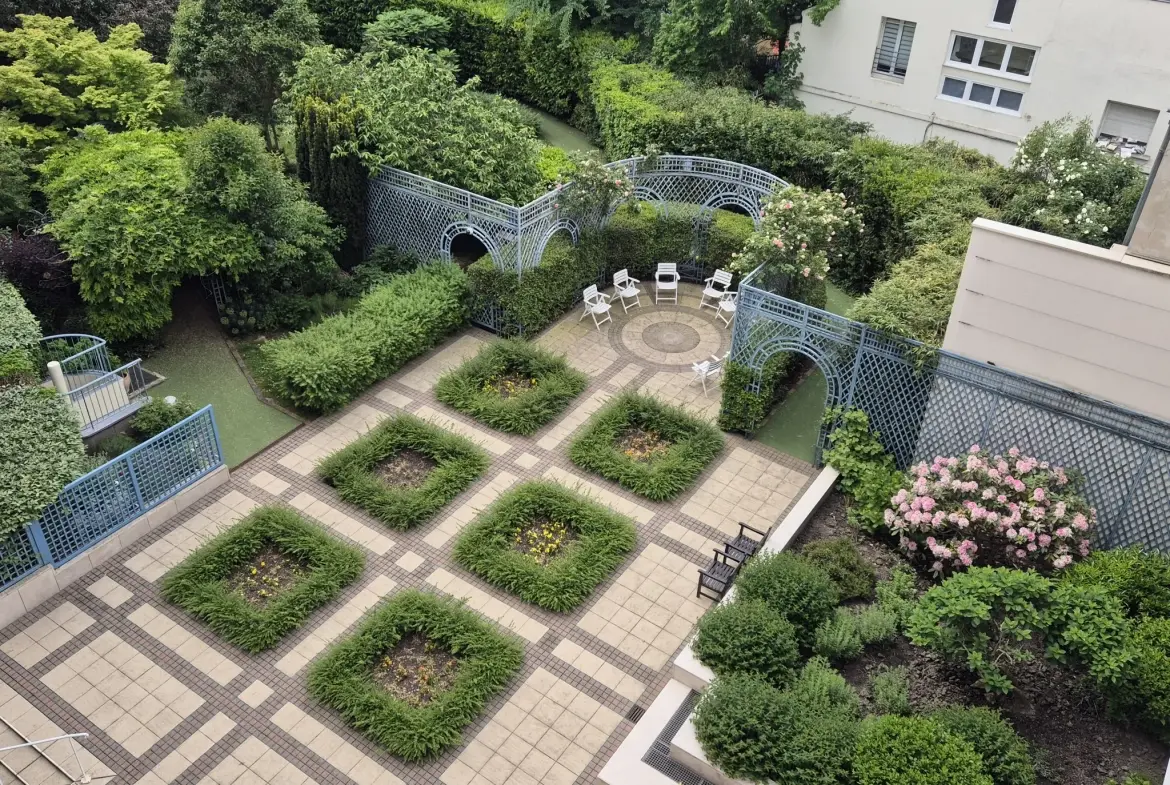Appartement 2 pièces en résidence senior à Rueil Malmaison – Vue jardin 