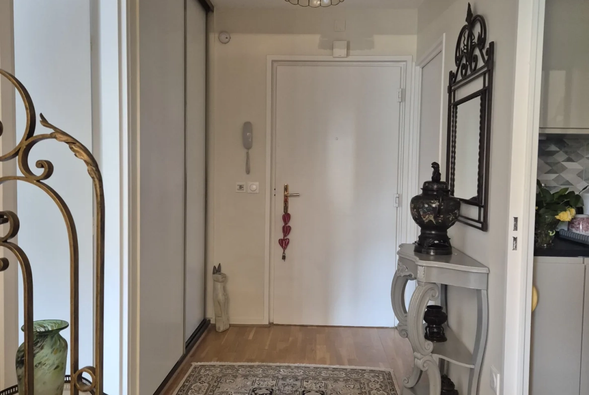 Appartement 2 pièces en résidence senior à Rueil Malmaison – Vue jardin 