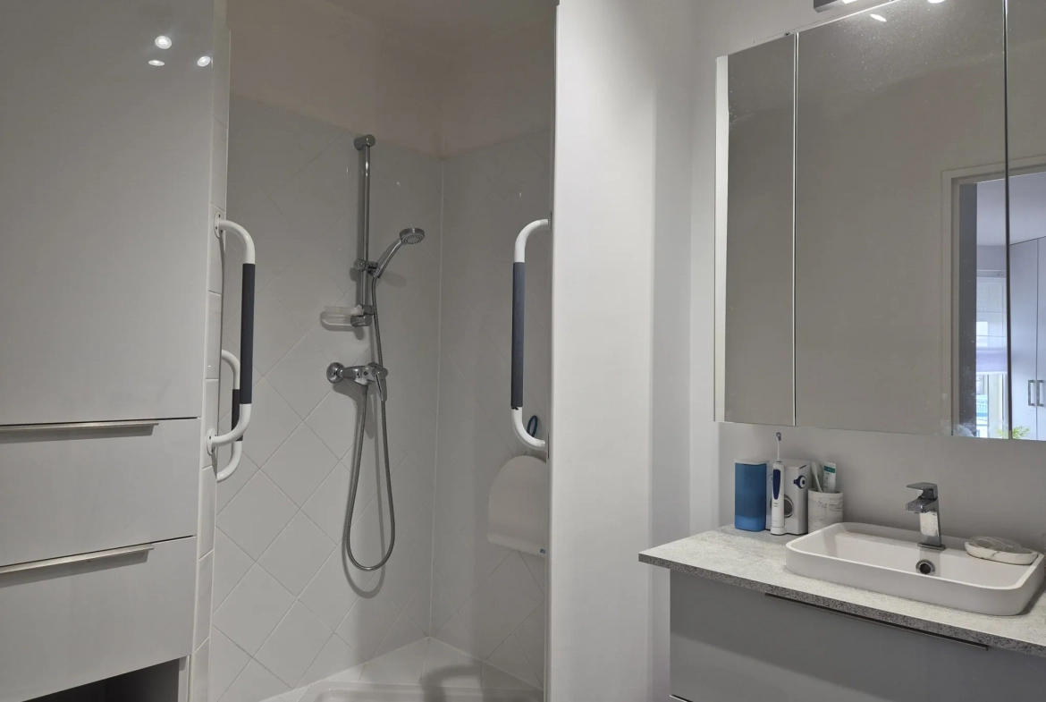 Appartement 2 pièces en résidence senior à Rueil Malmaison – Vue jardin 
