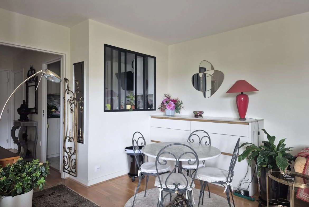 Appartement 2 pièces en résidence senior à Rueil Malmaison – Vue jardin 