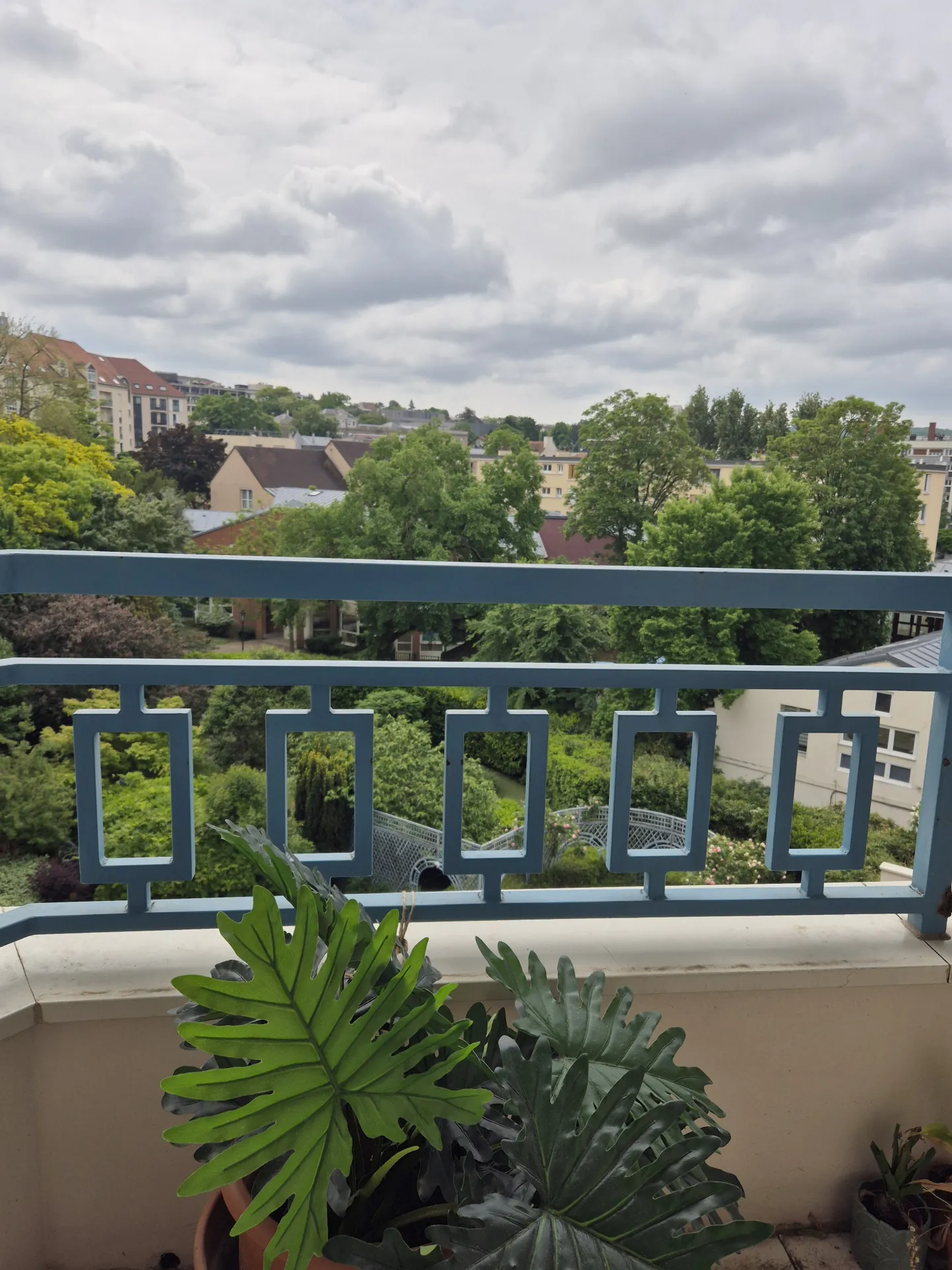 Appartement 2 pièces en résidence senior à Rueil Malmaison – Vue jardin 