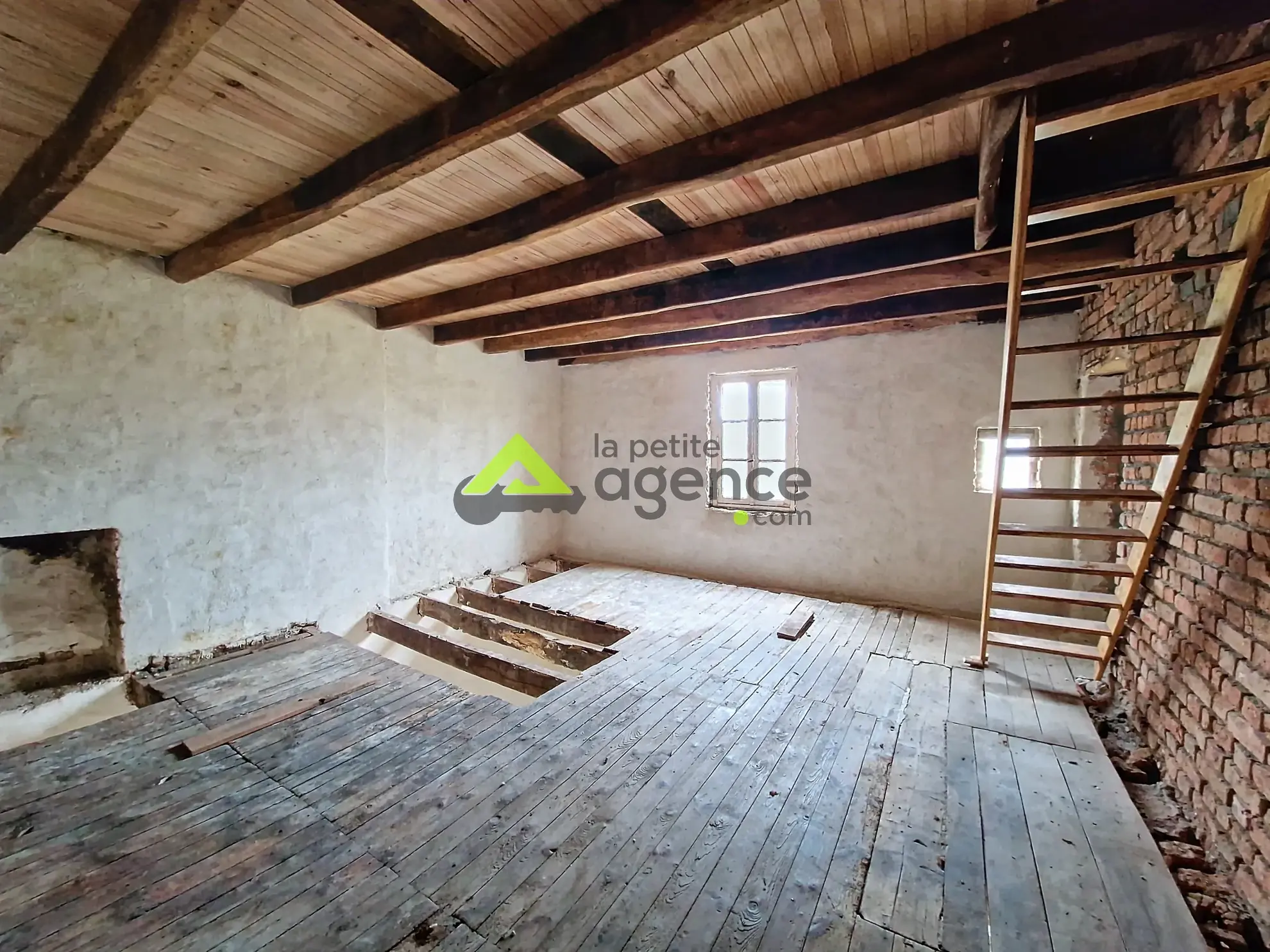 Maison 3 pièces à vendre à Lavaveix-les-Mines, terrain de 5000 m², garage 