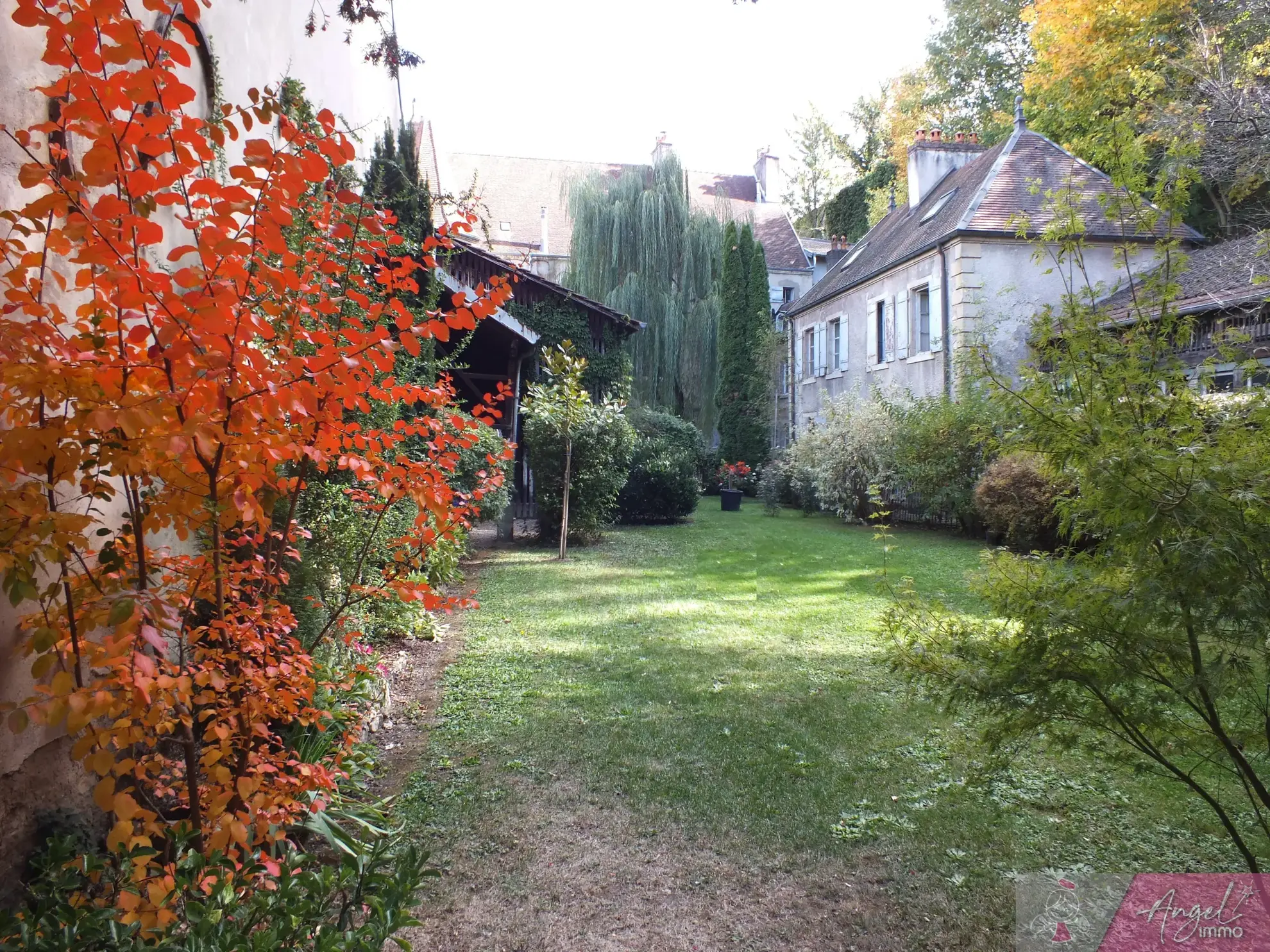 Spacieux appartement avec jardin et dépendances à Gray 