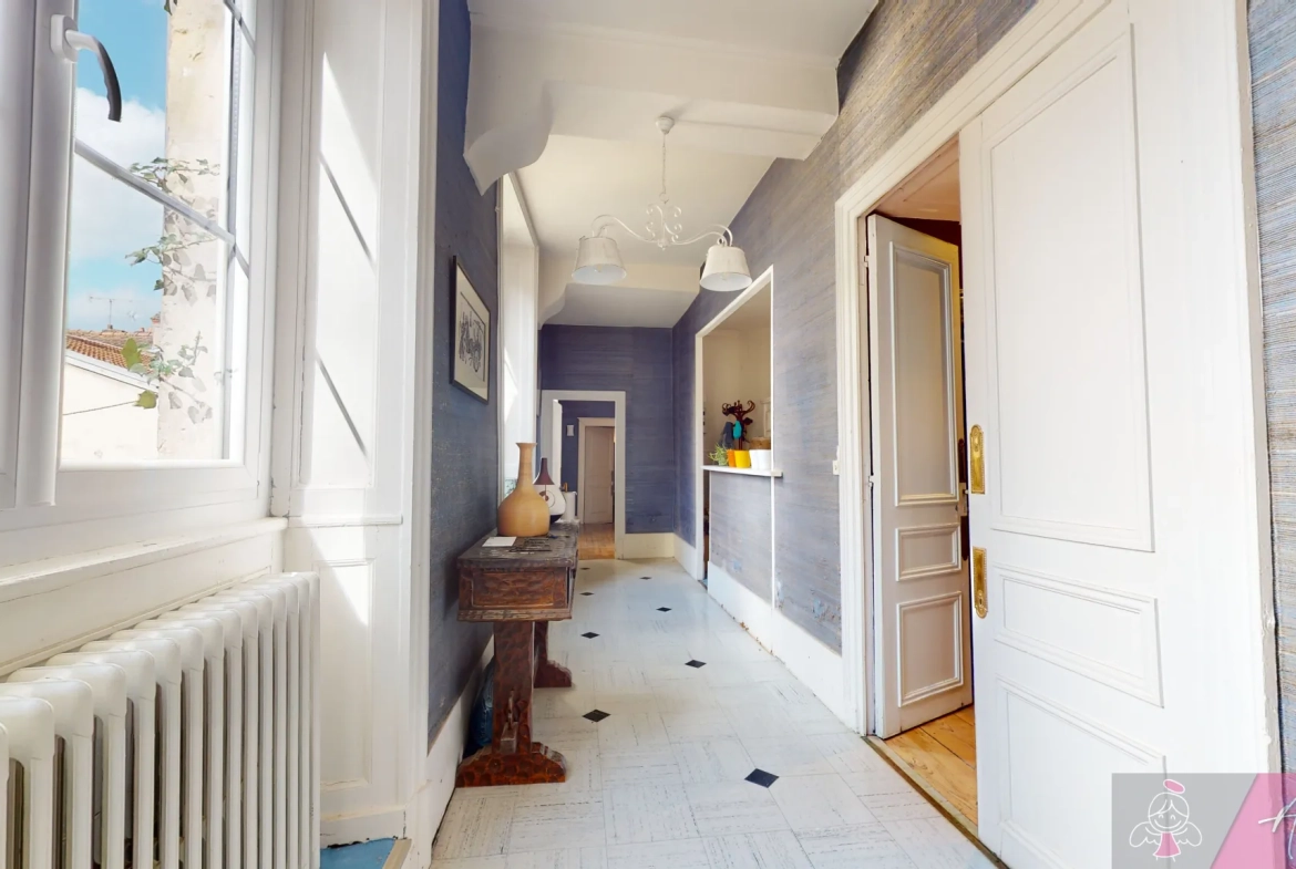 Spacieux appartement avec jardin et dépendances à Gray 