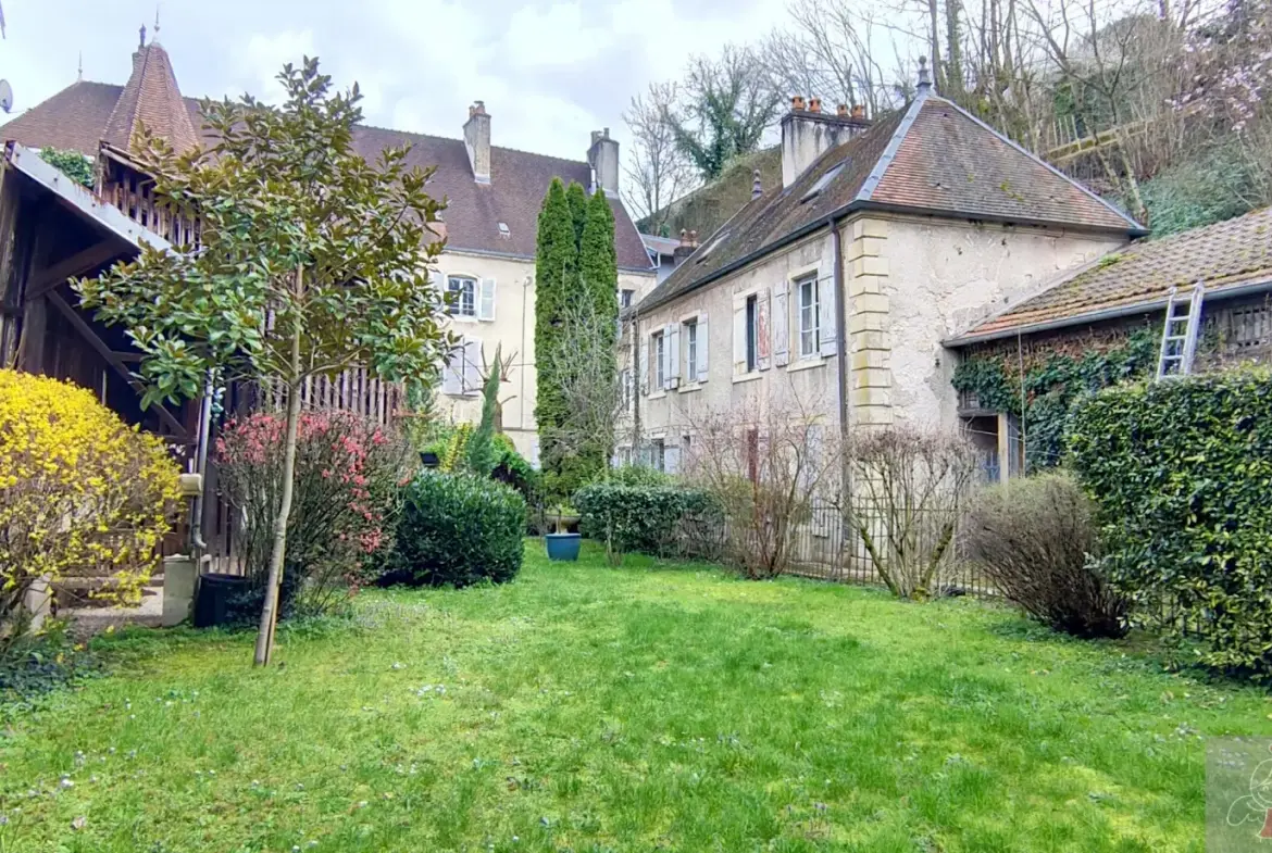 Spacieux appartement avec jardin et dépendances à Gray 