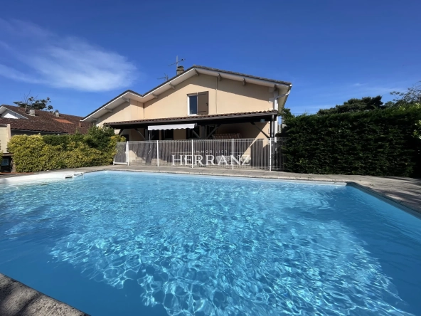 Achat maison avec piscine, garage et potentiel d'agrandissement à Libourne