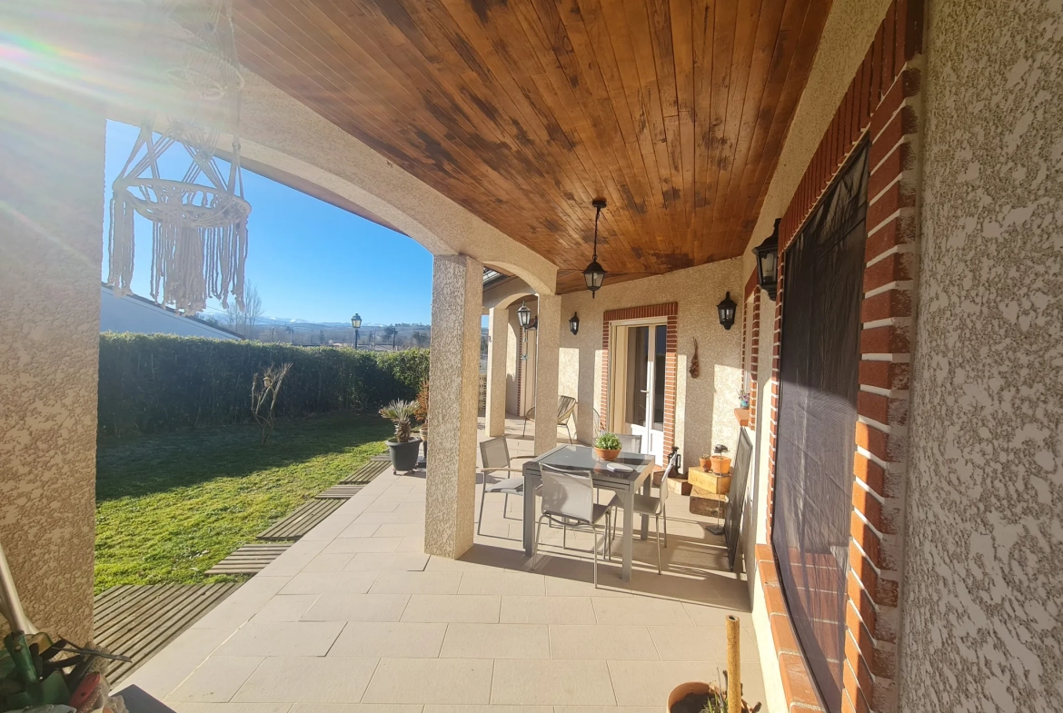 Villa de 120m² avec piscine et vue Pyrénées au Fossat près de Toulouse 