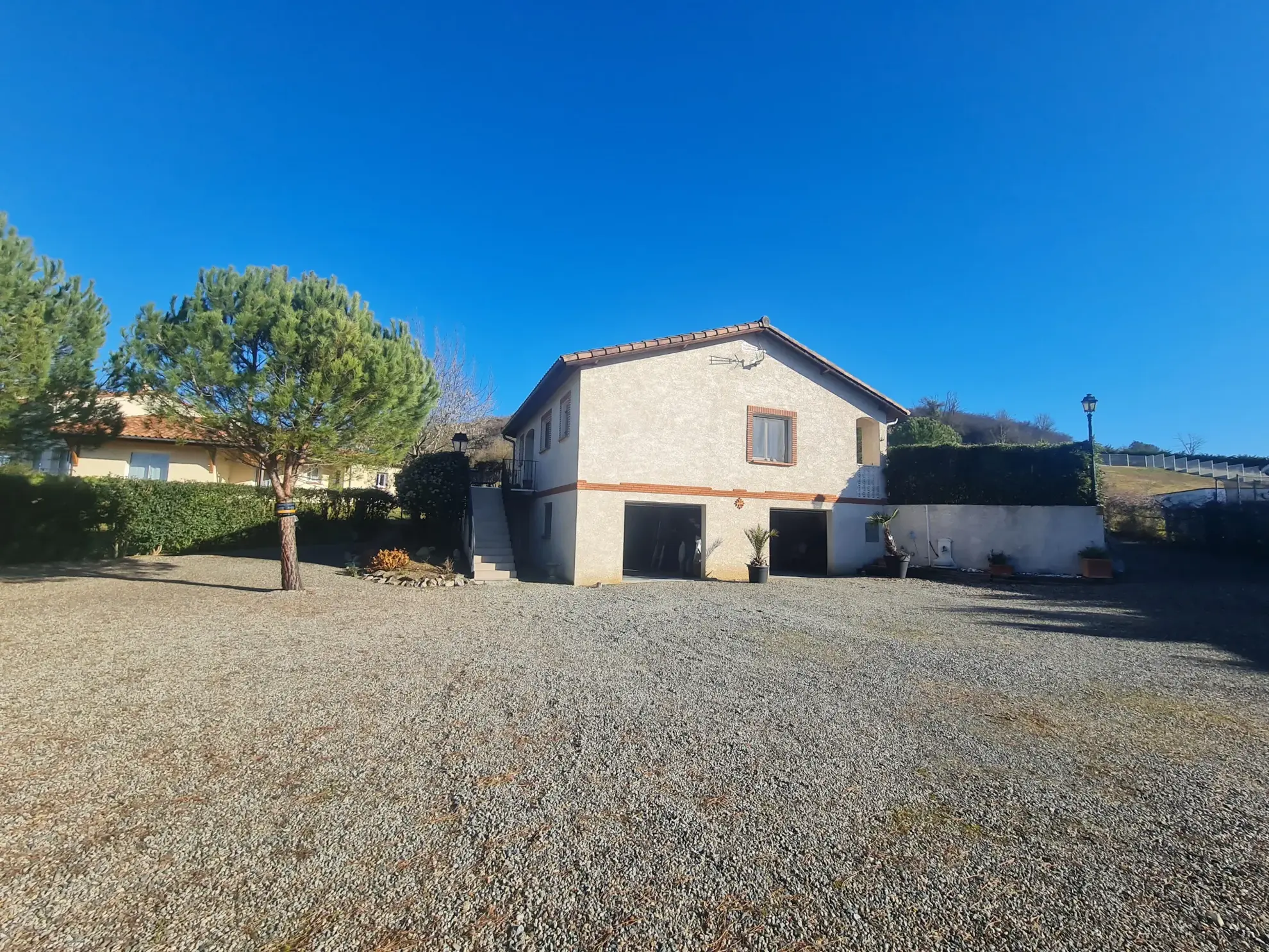 Villa de 120m² avec piscine et vue Pyrénées au Fossat près de Toulouse 