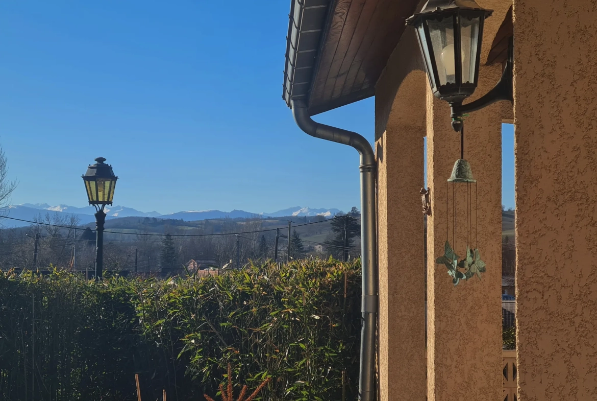 Villa de 120m² avec piscine et vue Pyrénées au Fossat près de Toulouse 