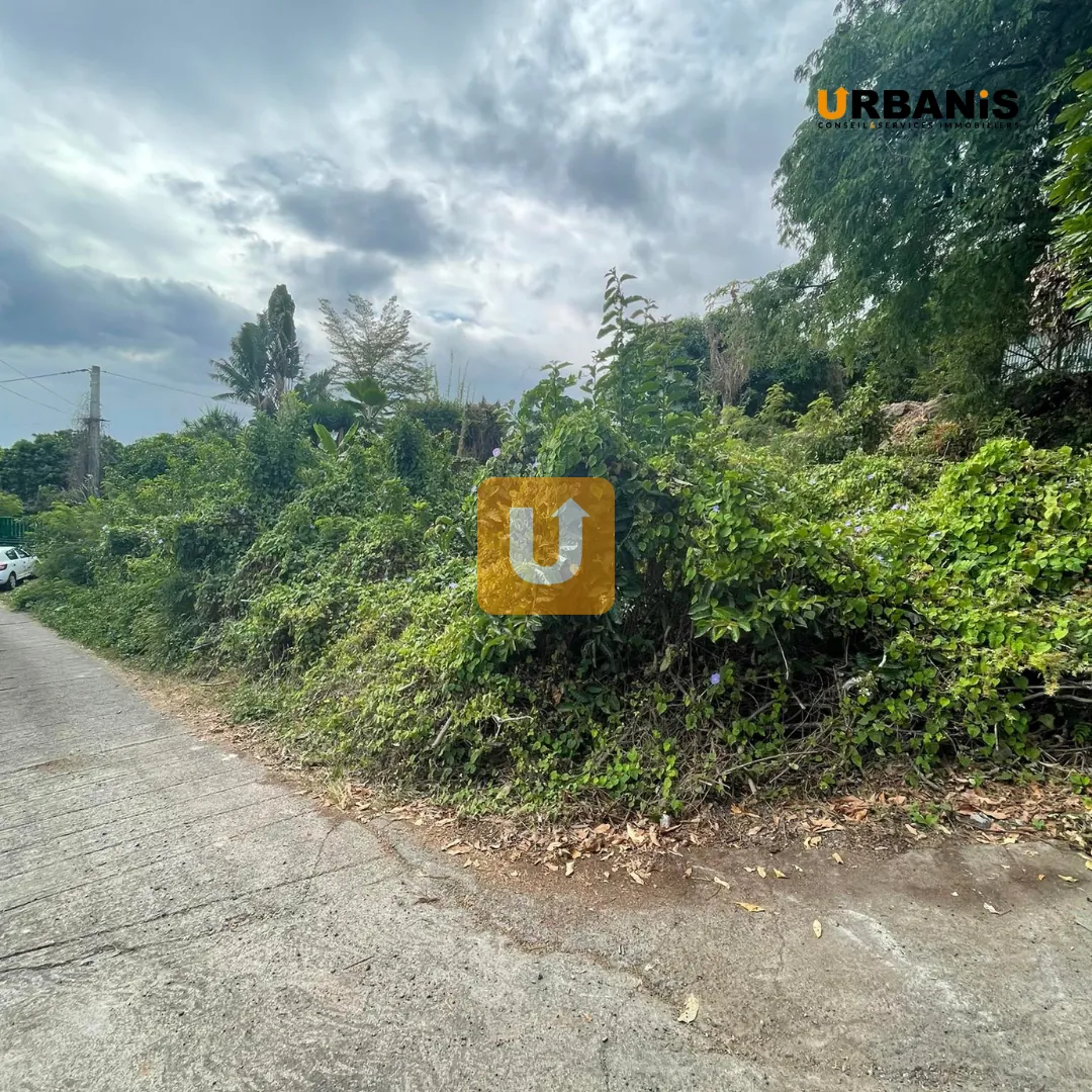 Terrain constructible de 386m² à Saint Paul, Réunion, idéal projet résidentiel 