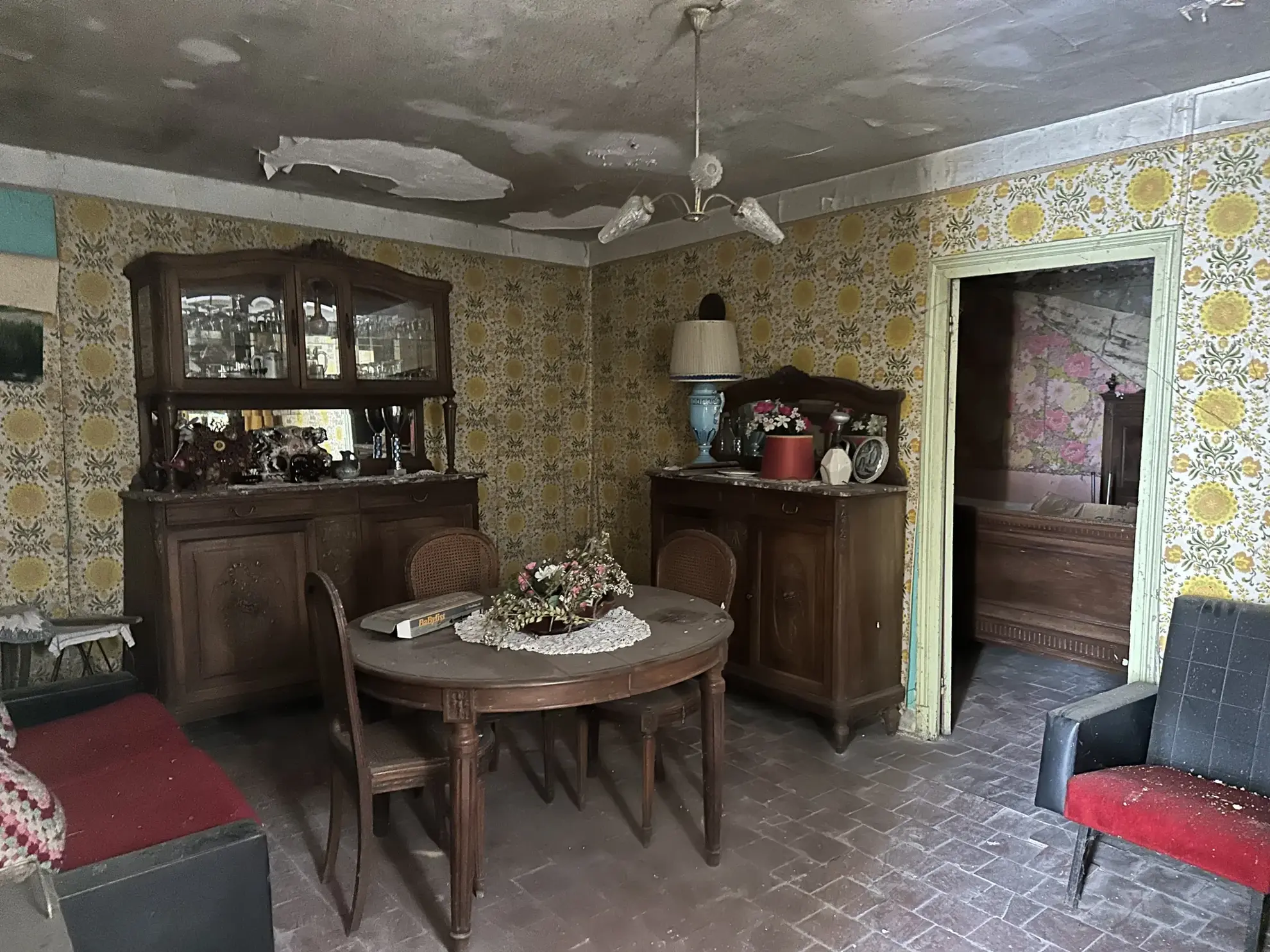 Terrain constructible à vendre à St Légier des Vignes avec maison à rénover 