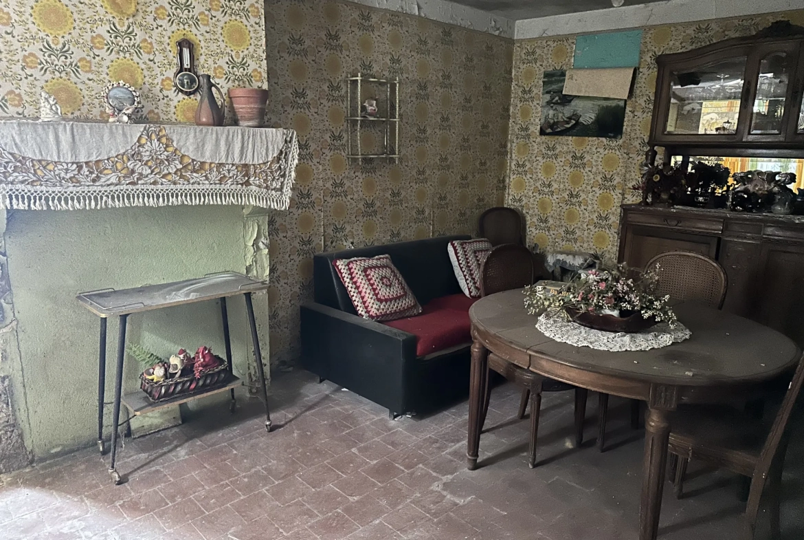 Terrain constructible à vendre à St Légier des Vignes avec maison à rénover 