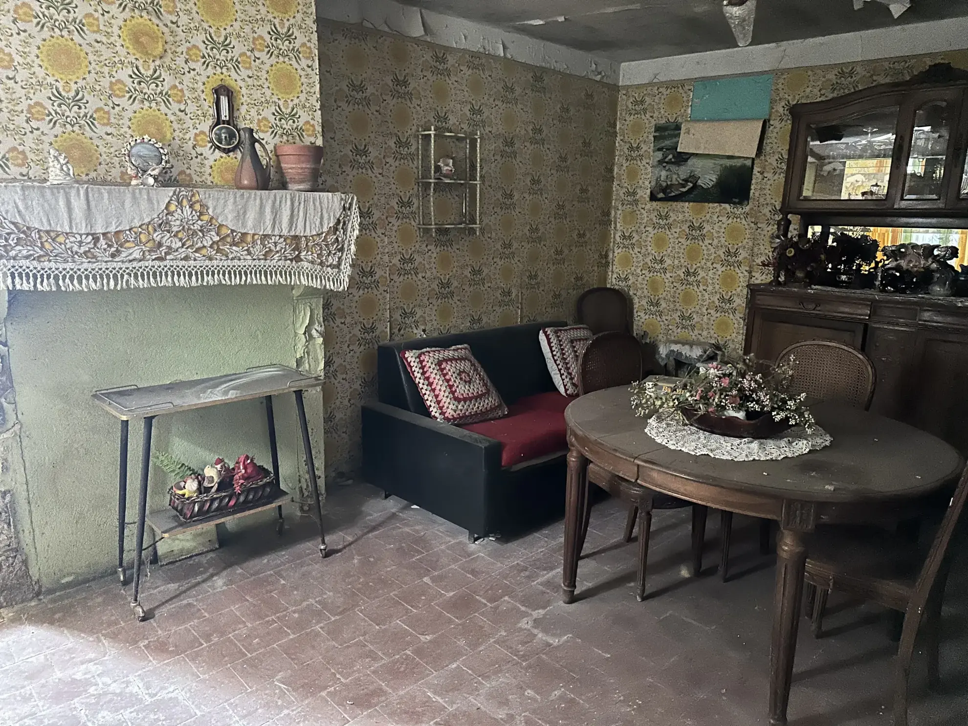 Terrain constructible à vendre à St Légier des Vignes avec maison à rénover 