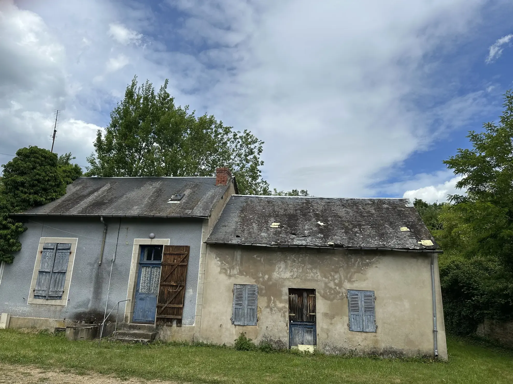 Terrain constructible à vendre à St Légier des Vignes avec maison à rénover 