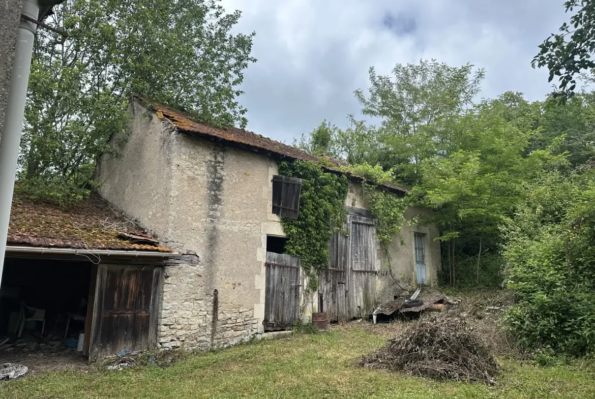 Terrain constructible à vendre à St Légier des Vignes avec maison à rénover 