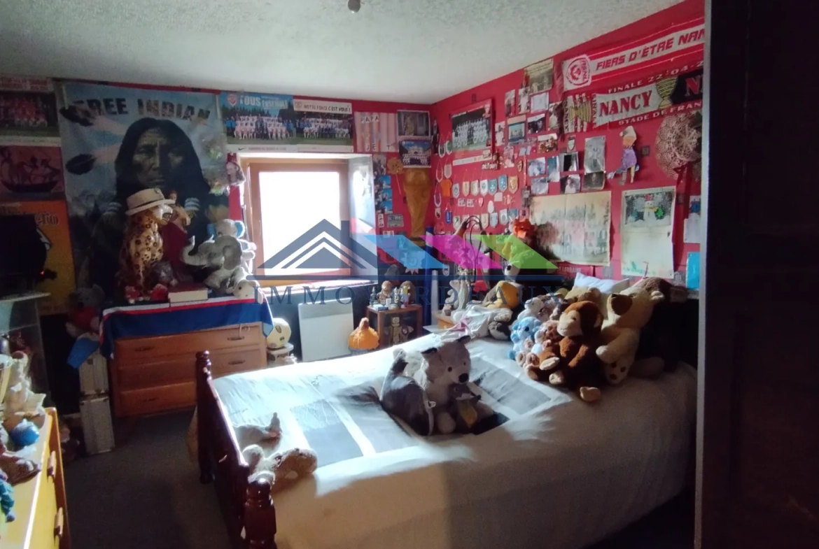 Maison à rénover avec 4 chambres et terrasse exposée sud-ouest à Autrepierre 