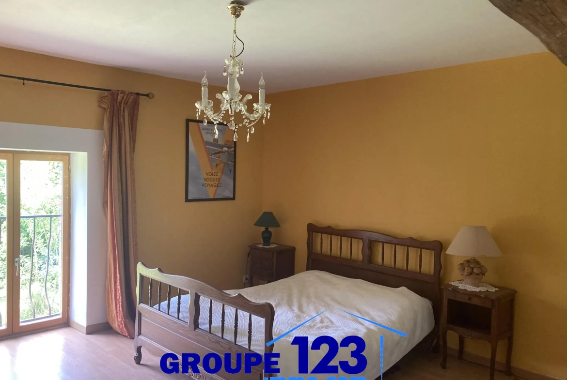 Maison de 103 m² avec grand terrain et potentiel à Saint Maurice le Vieil 