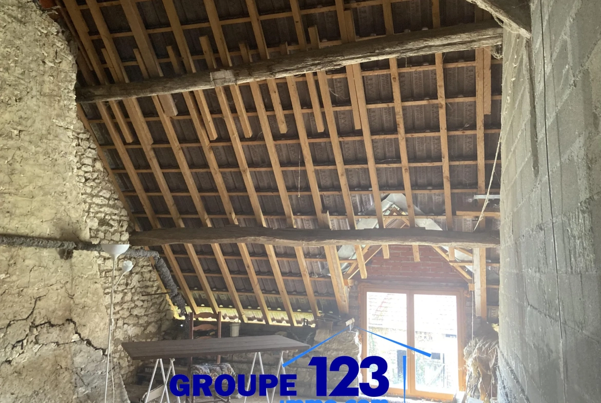 Maison de 103 m² avec grand terrain et potentiel à Saint Maurice le Vieil 