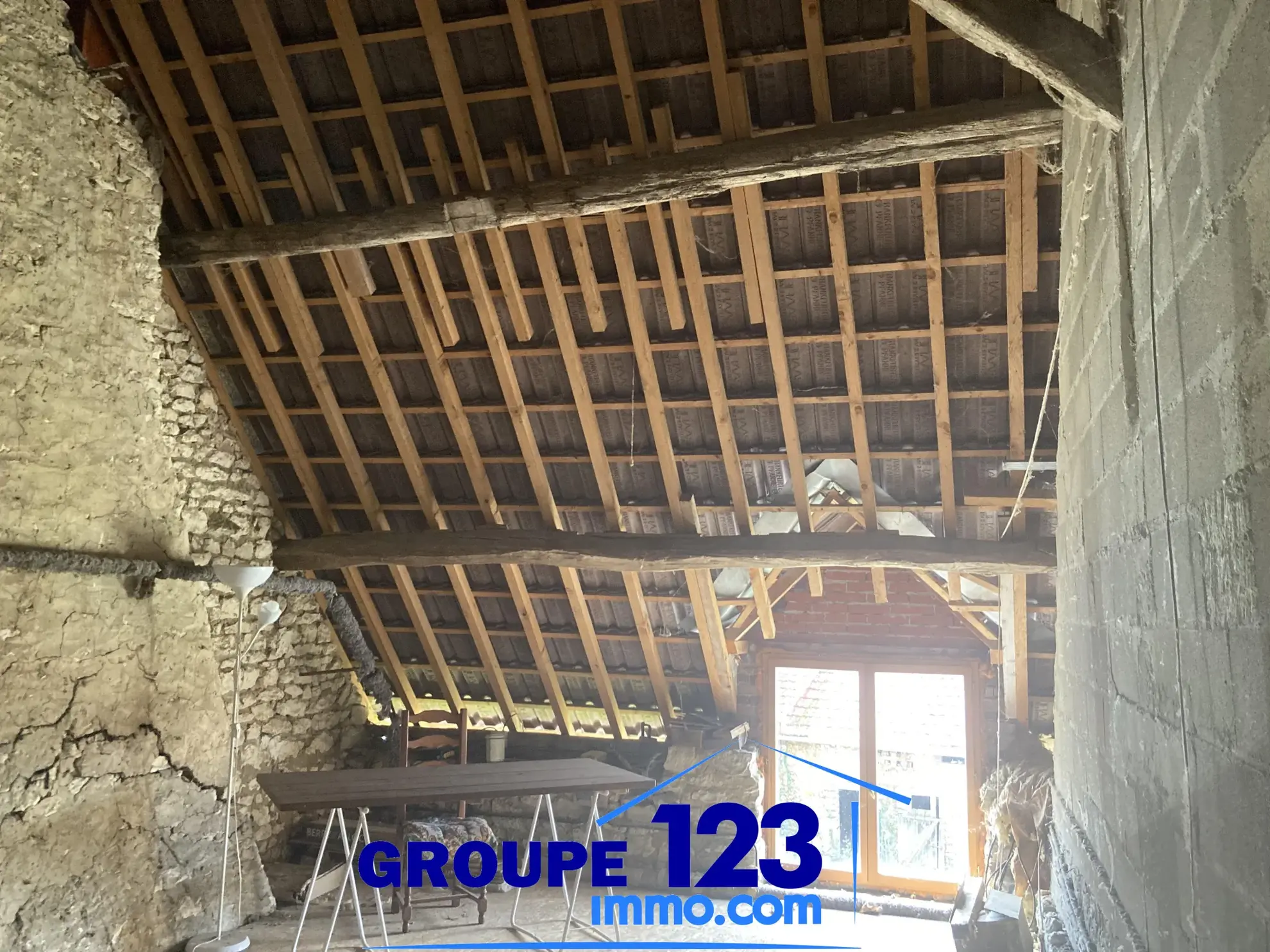 Maison de 103 m² avec grand terrain et potentiel à Saint Maurice le Vieil 