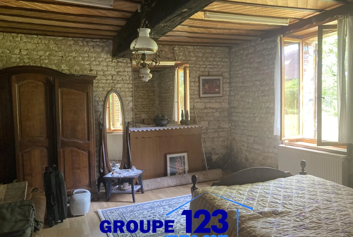 Maison de 103 m² avec grand terrain et potentiel à Saint Maurice le Vieil 