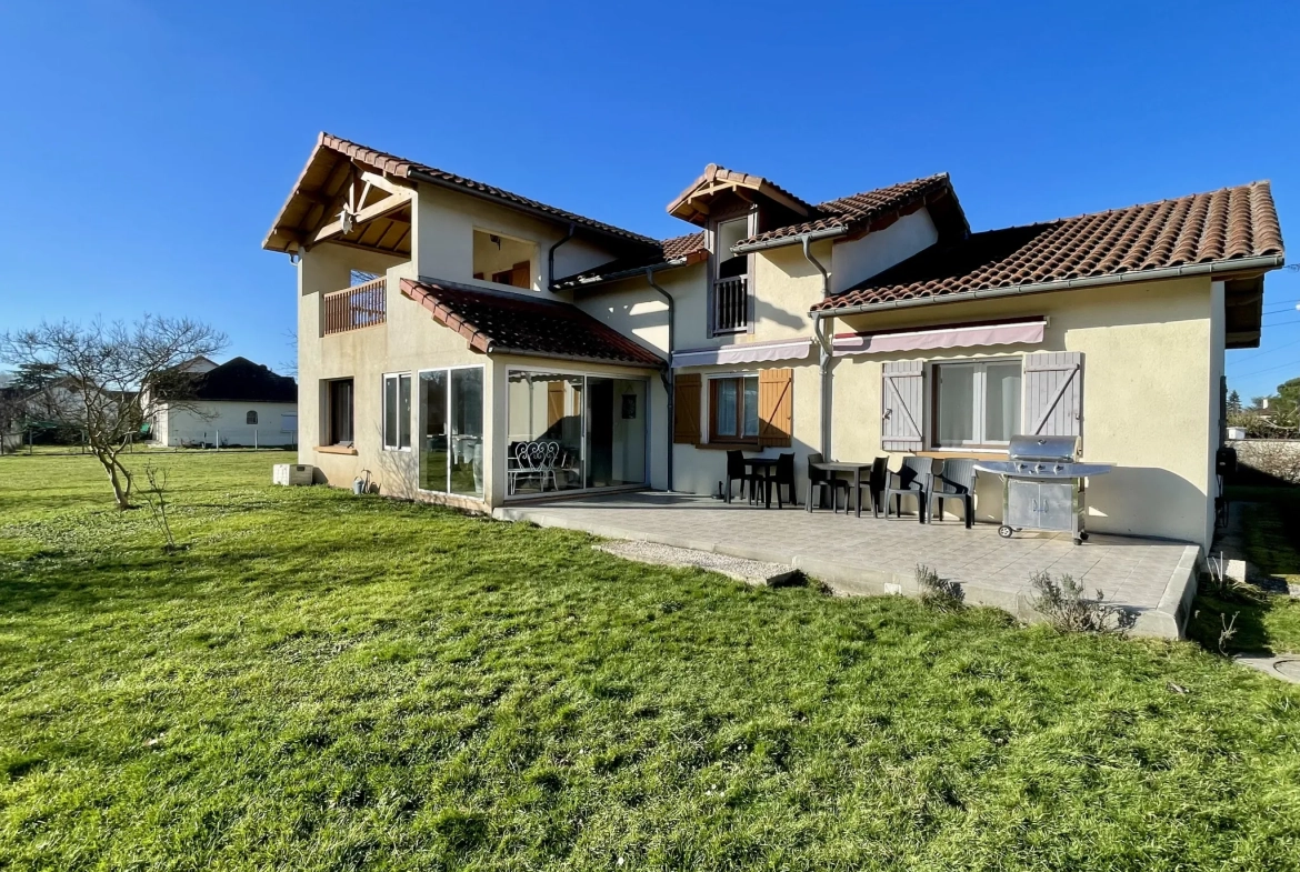 Maison 5 chambres à Vic-en-Bigorre avec véranda et garage 