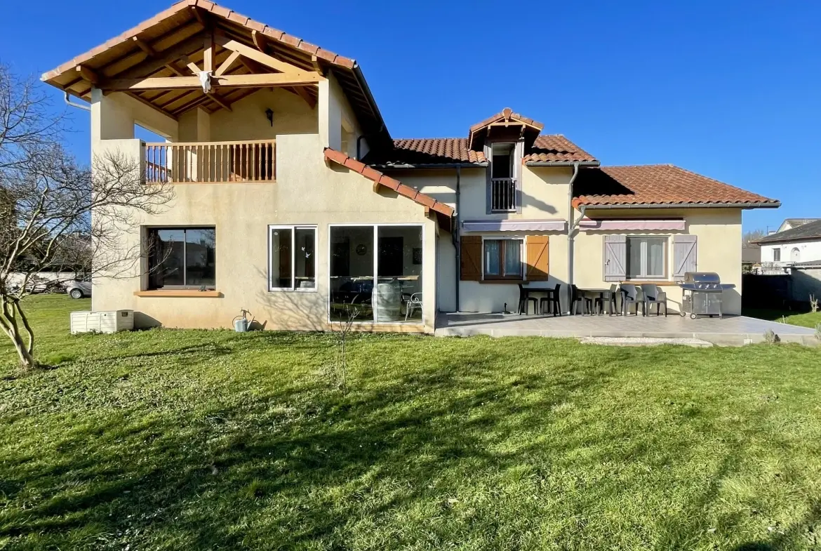 Maison 5 chambres à Vic-en-Bigorre avec véranda et garage 