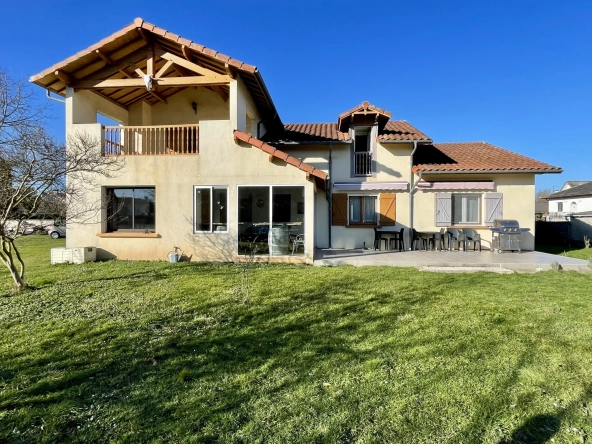 Maison 5 chambres à Vic-en-Bigorre avec véranda et garage
