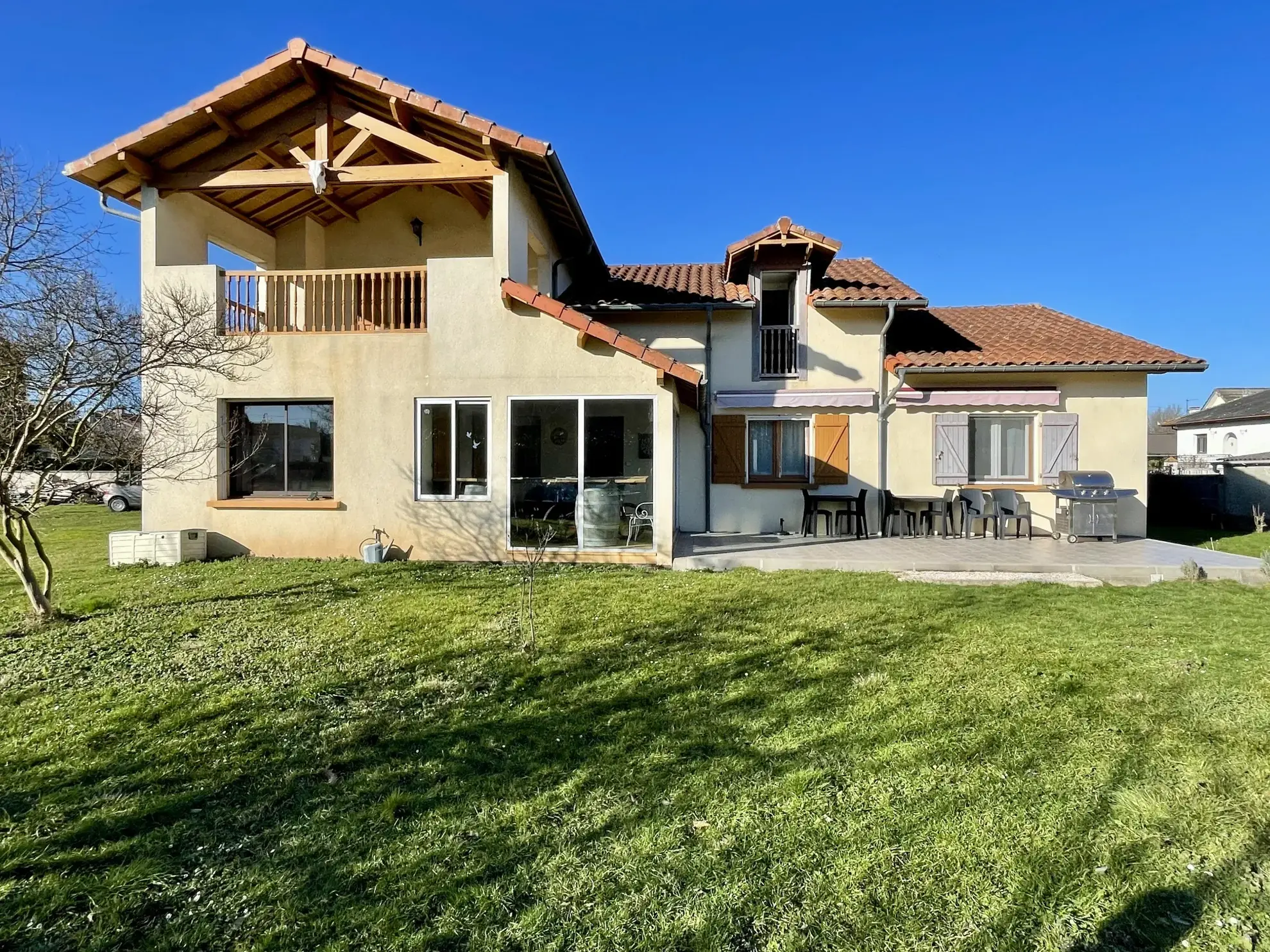 Maison 5 chambres à Vic-en-Bigorre avec véranda et garage 