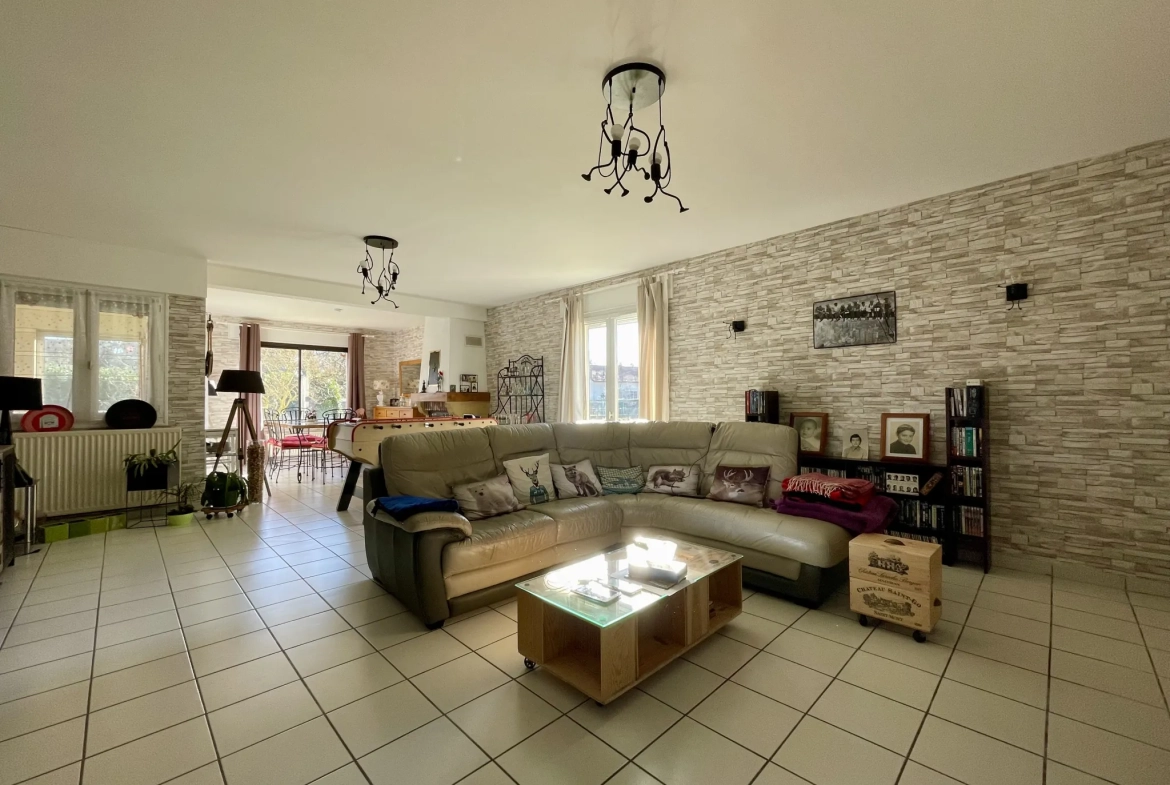 Maison 5 chambres à Vic-en-Bigorre avec véranda et garage 