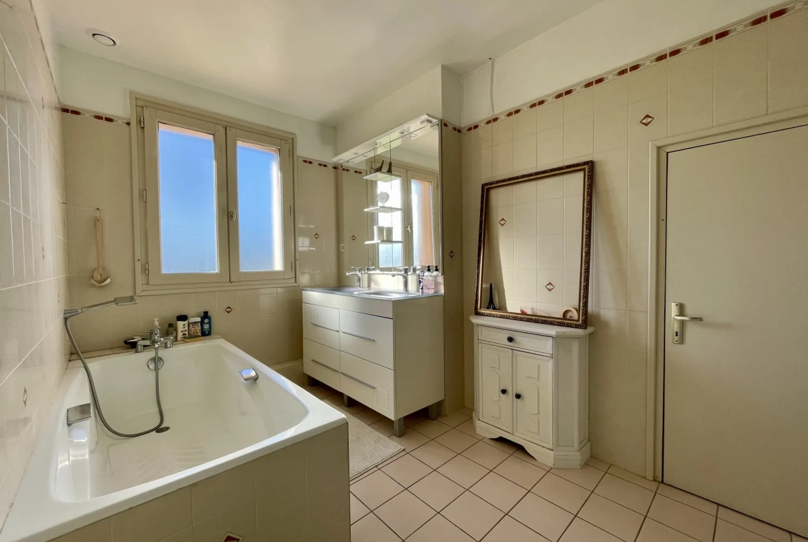Maison 5 chambres à Vic-en-Bigorre avec véranda et garage 