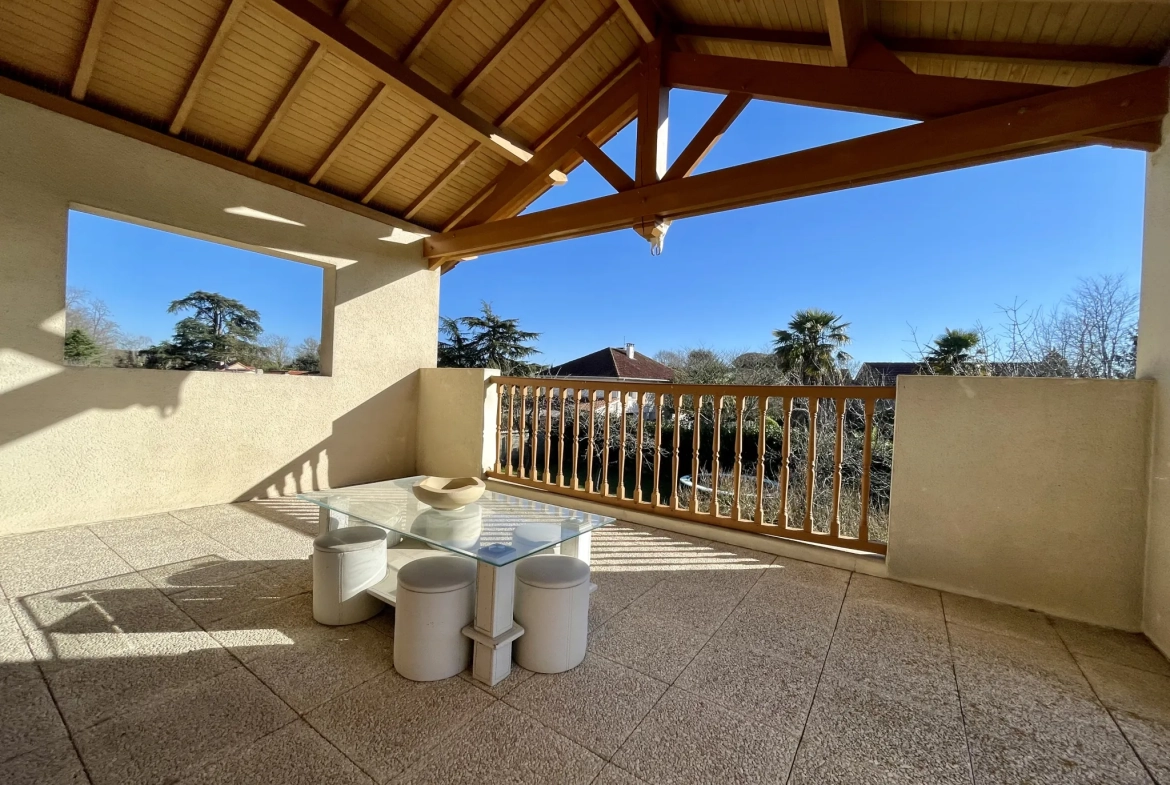 Maison 5 chambres à Vic-en-Bigorre avec véranda et garage 