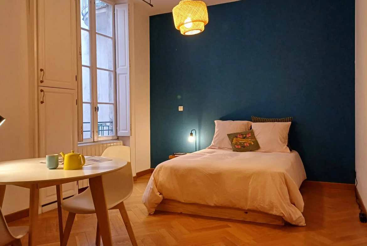 Appartement de caractère de 102 m² à Nîmes Gambetta avec cave et faibles charges 