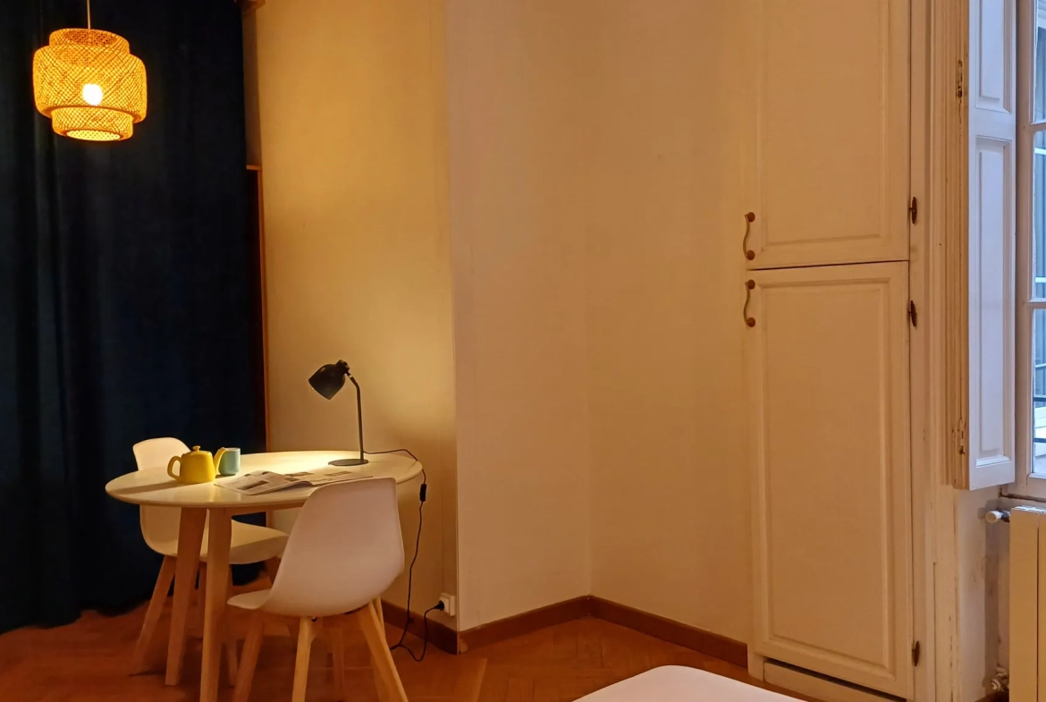 Appartement de caractère de 102 m² à Nîmes Gambetta avec cave et faibles charges 