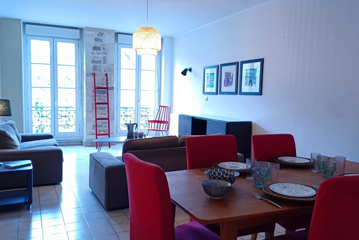 Appartement de caractère de 102 m² à Nîmes Gambetta avec cave et faibles charges 