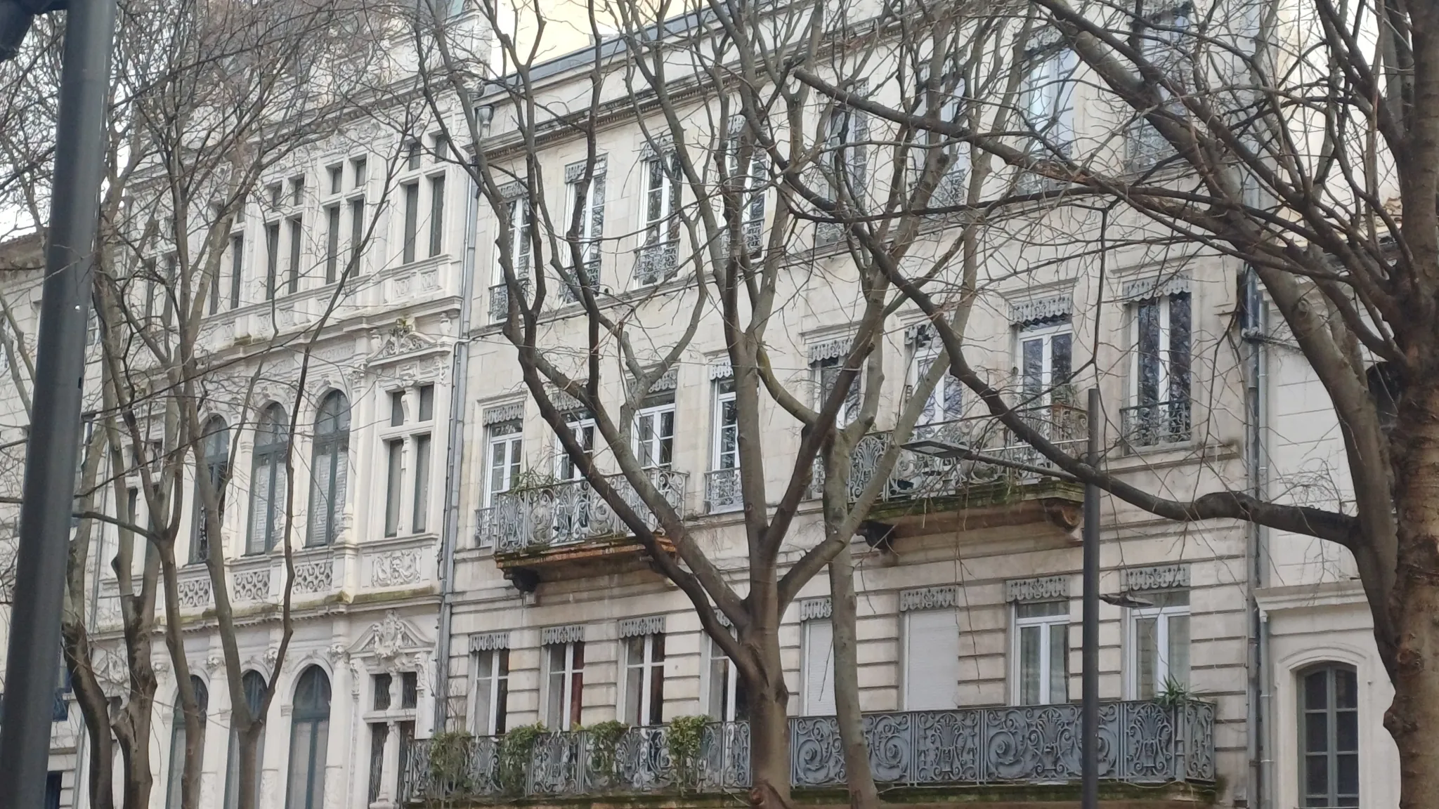 Appartement de caractère de 102 m² à Nîmes Gambetta avec cave et faibles charges 
