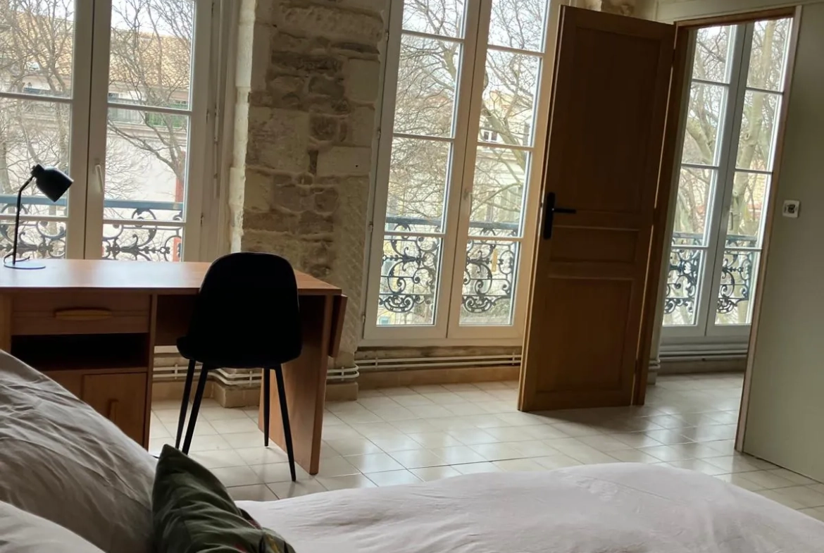Appartement de caractère de 102 m² à Nîmes Gambetta avec cave et faibles charges 