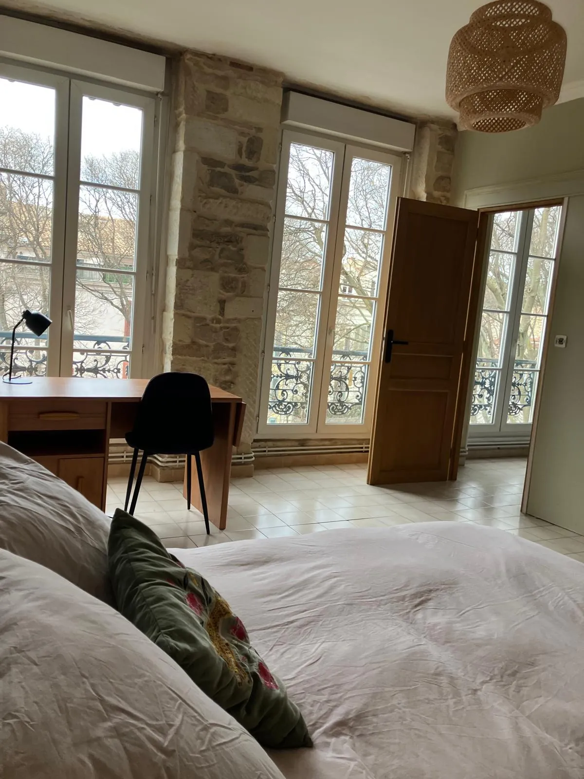 Appartement de caractère de 102 m² à Nîmes Gambetta avec cave et faibles charges 