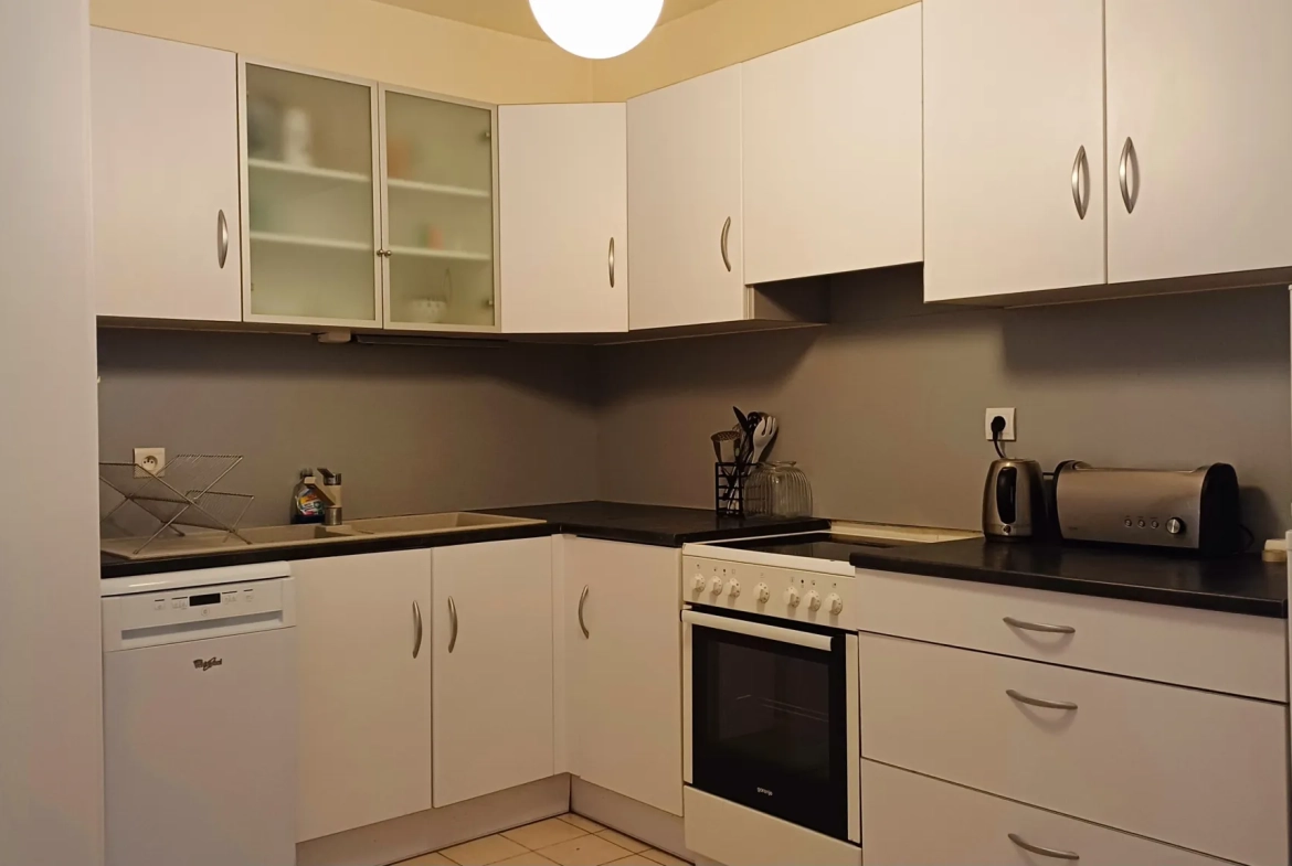 Appartement de caractère de 102 m² à Nîmes Gambetta avec cave et faibles charges 
