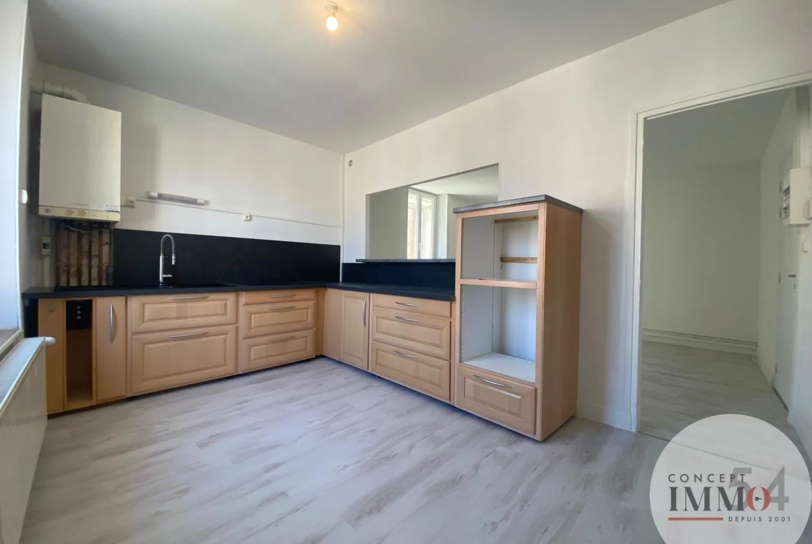 Immeuble de rapport à Pompey avec 2 appartements rénovés et revenu locatif de 15 840 €/an 