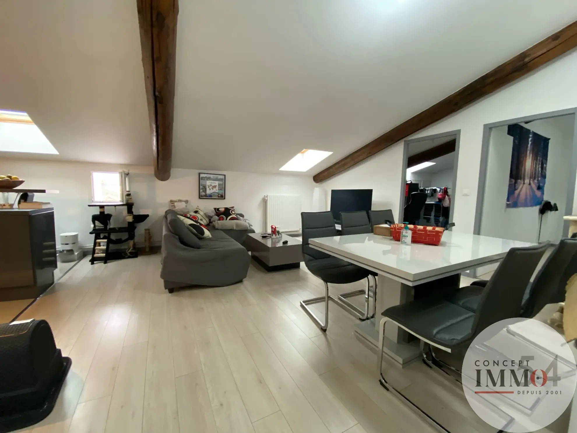 Immeuble de rapport à Pompey avec 2 appartements rénovés et revenu locatif de 15 840 €/an 