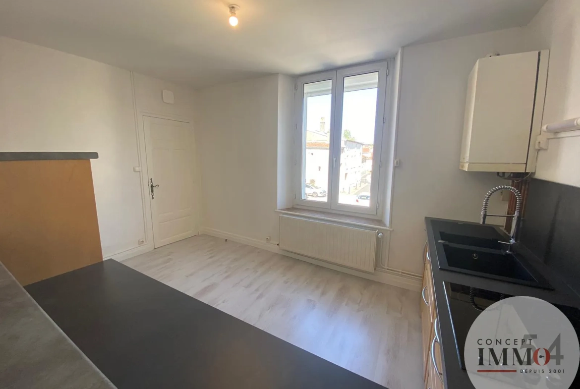 Immeuble de rapport à Pompey avec 2 appartements rénovés et revenu locatif de 15 840 €/an 