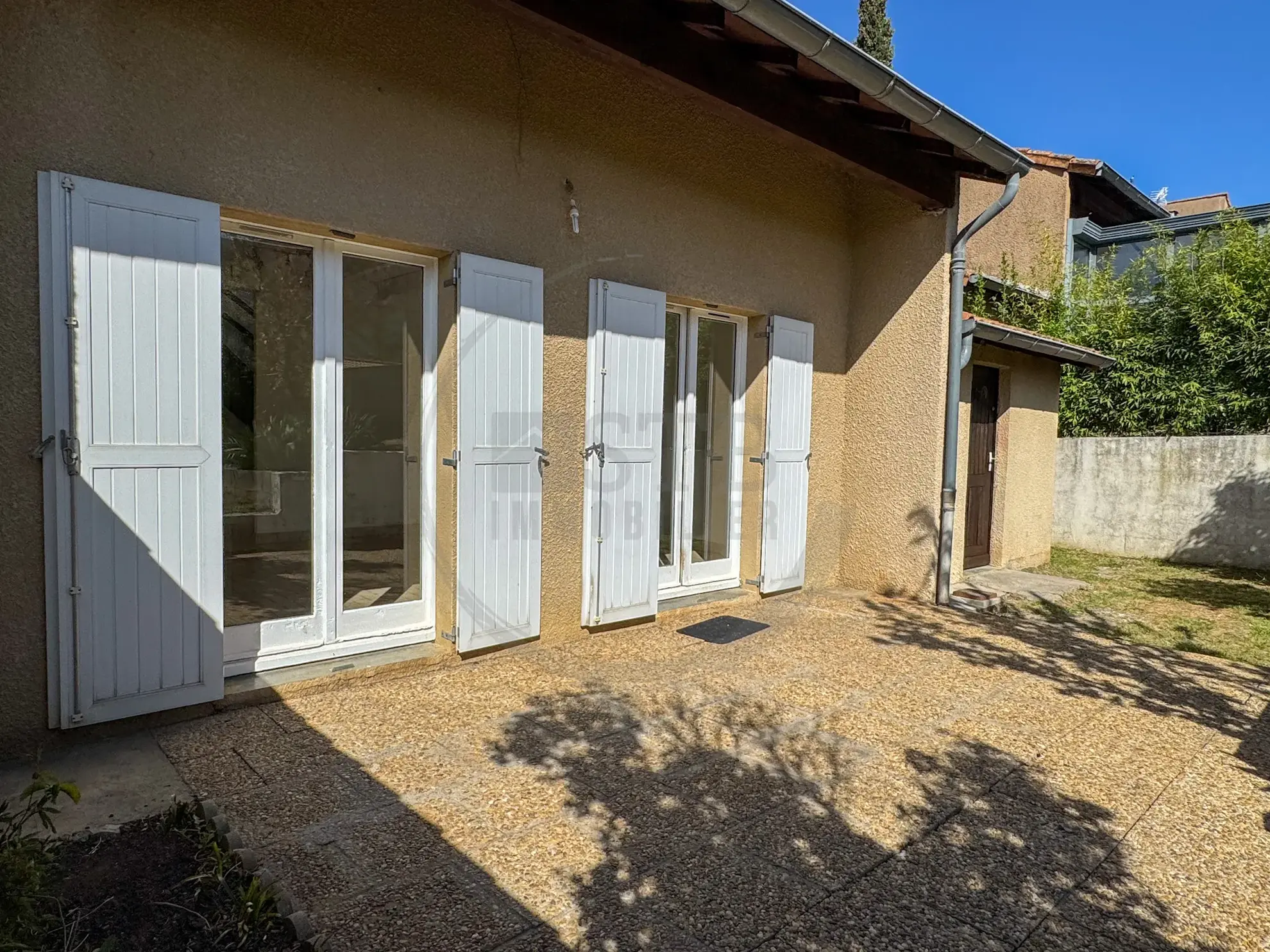Maison mitoyenne de 89m² avec garage à Privas, Ardèche, secteur calme 