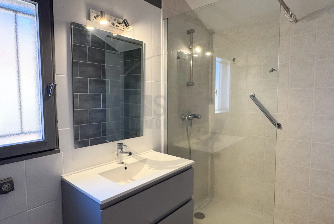 Maison mitoyenne de 89m² avec garage à Privas, Ardèche, secteur calme 