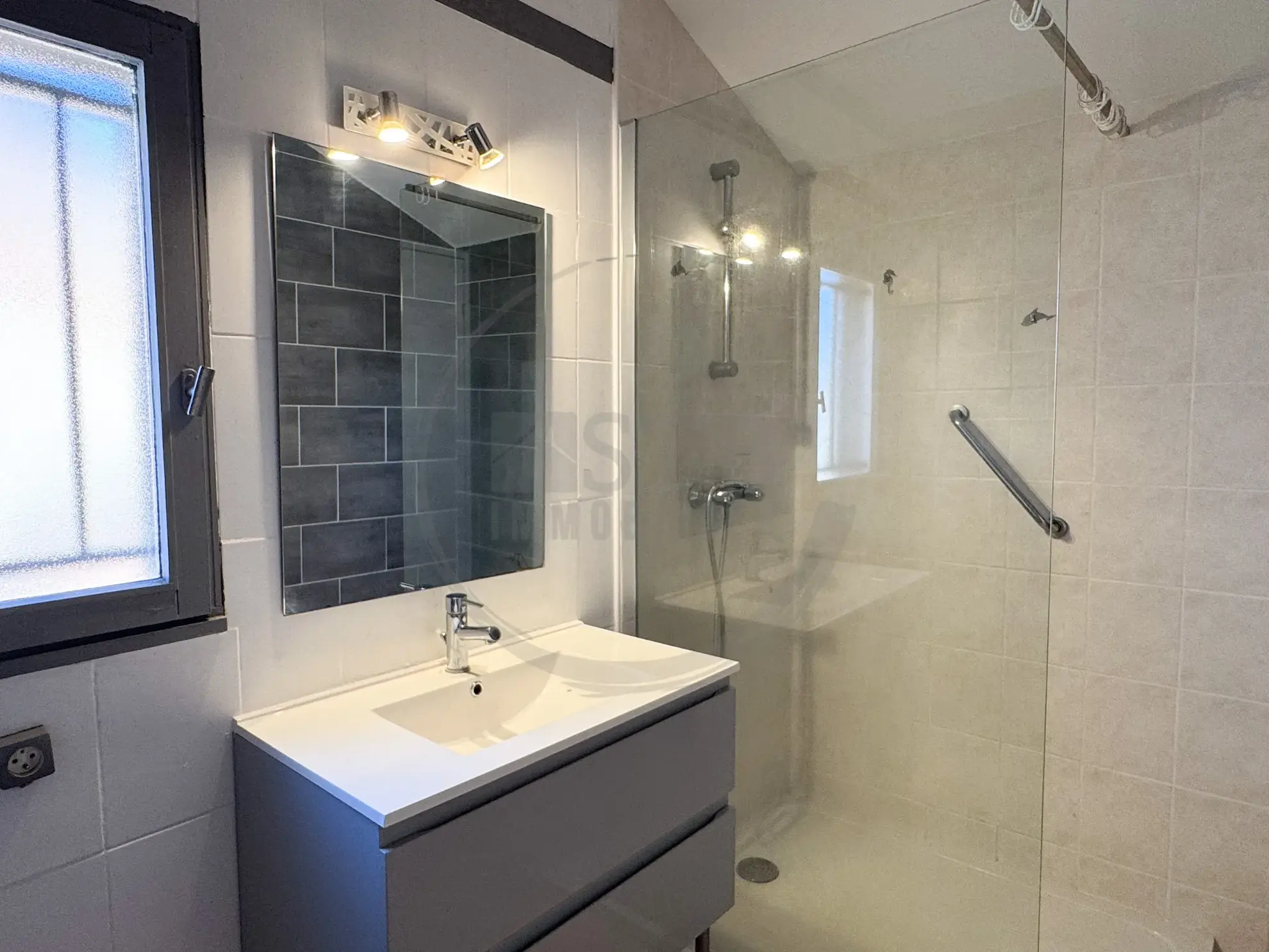 Maison mitoyenne de 89m² avec garage à Privas, Ardèche, secteur calme 