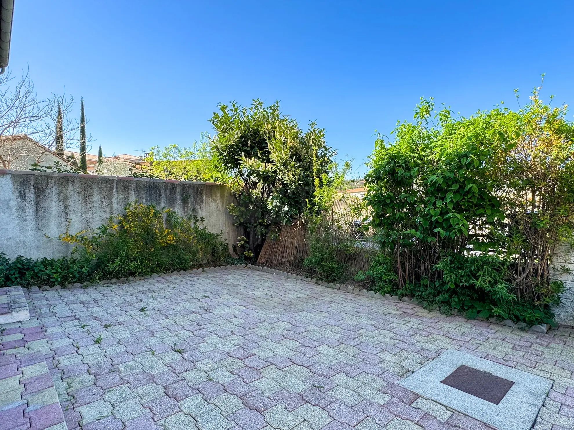 Maison mitoyenne de 89m² avec garage à Privas, Ardèche, secteur calme 