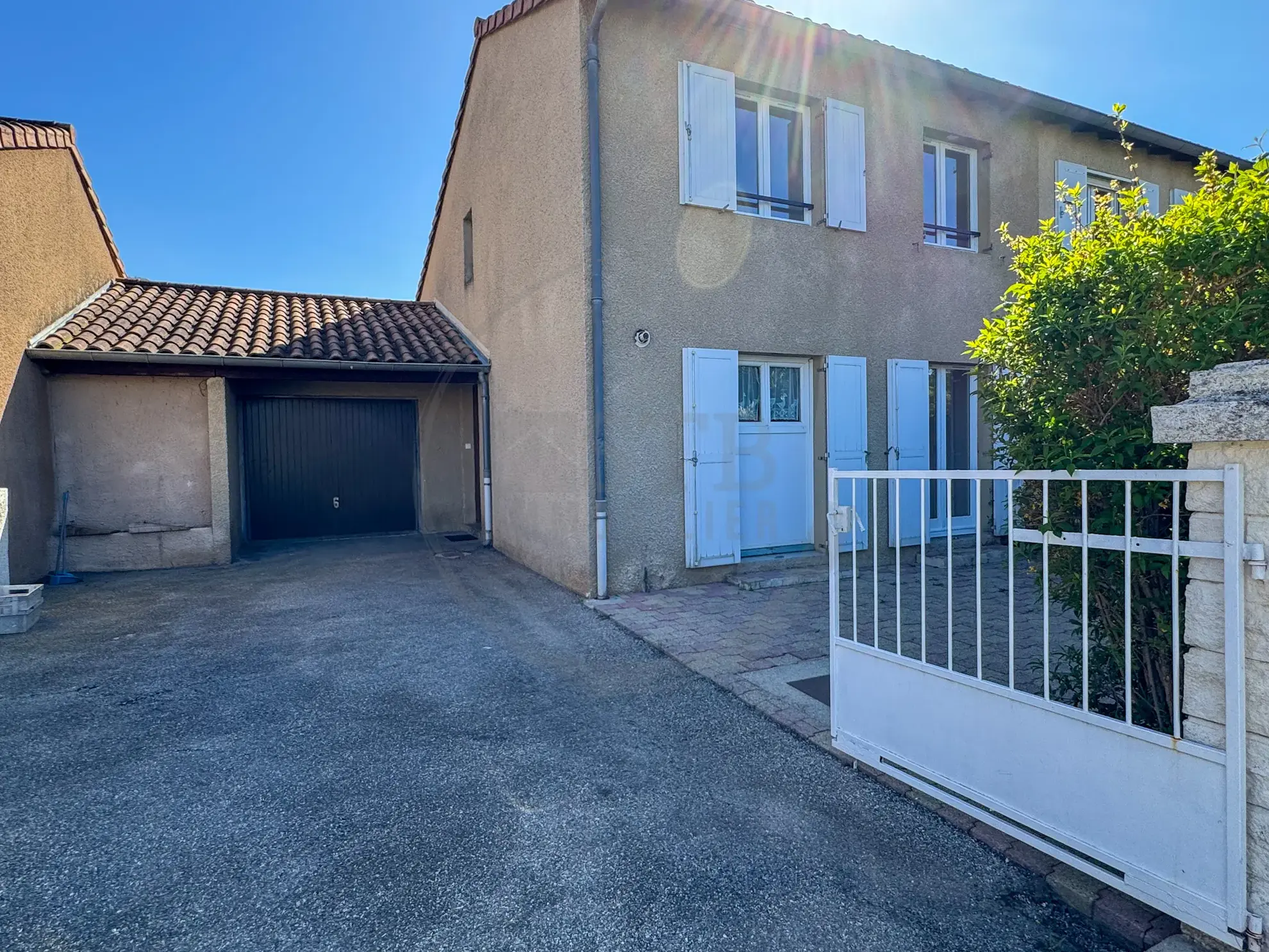 Maison mitoyenne de 89m² avec garage à Privas, Ardèche, secteur calme 