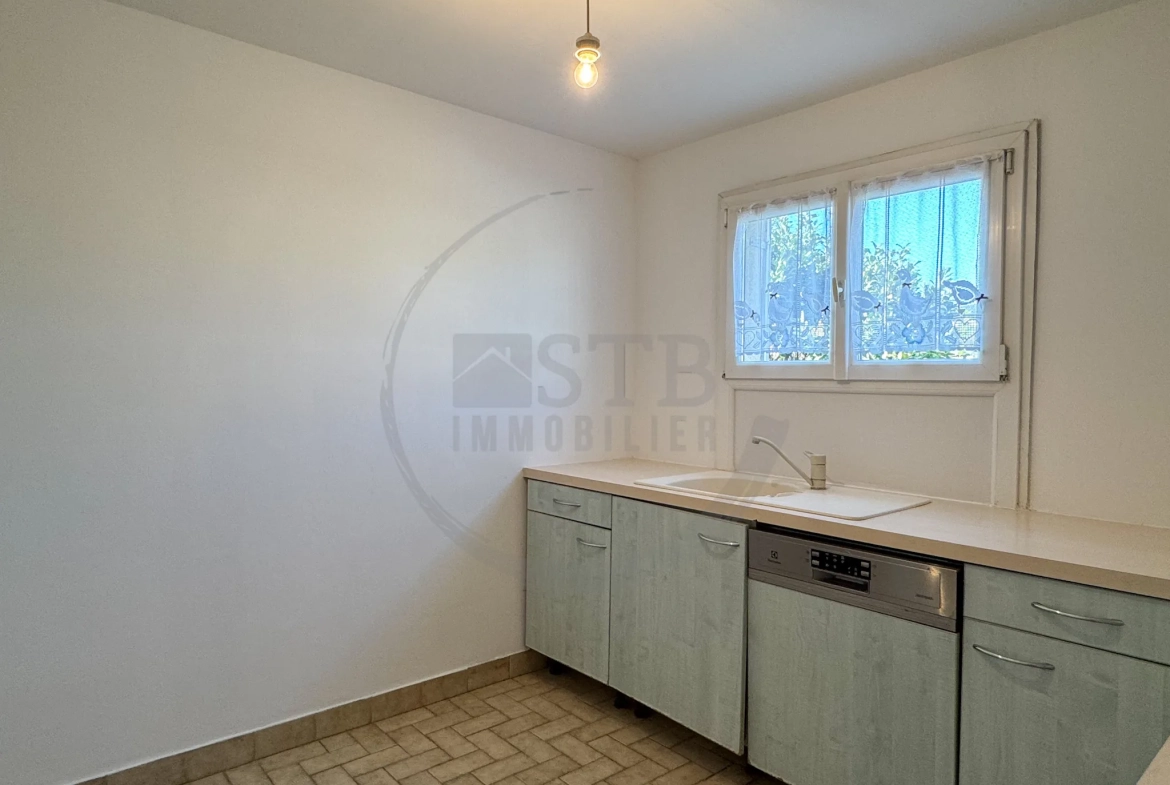 Maison mitoyenne de 89m² avec garage à Privas, Ardèche, secteur calme 