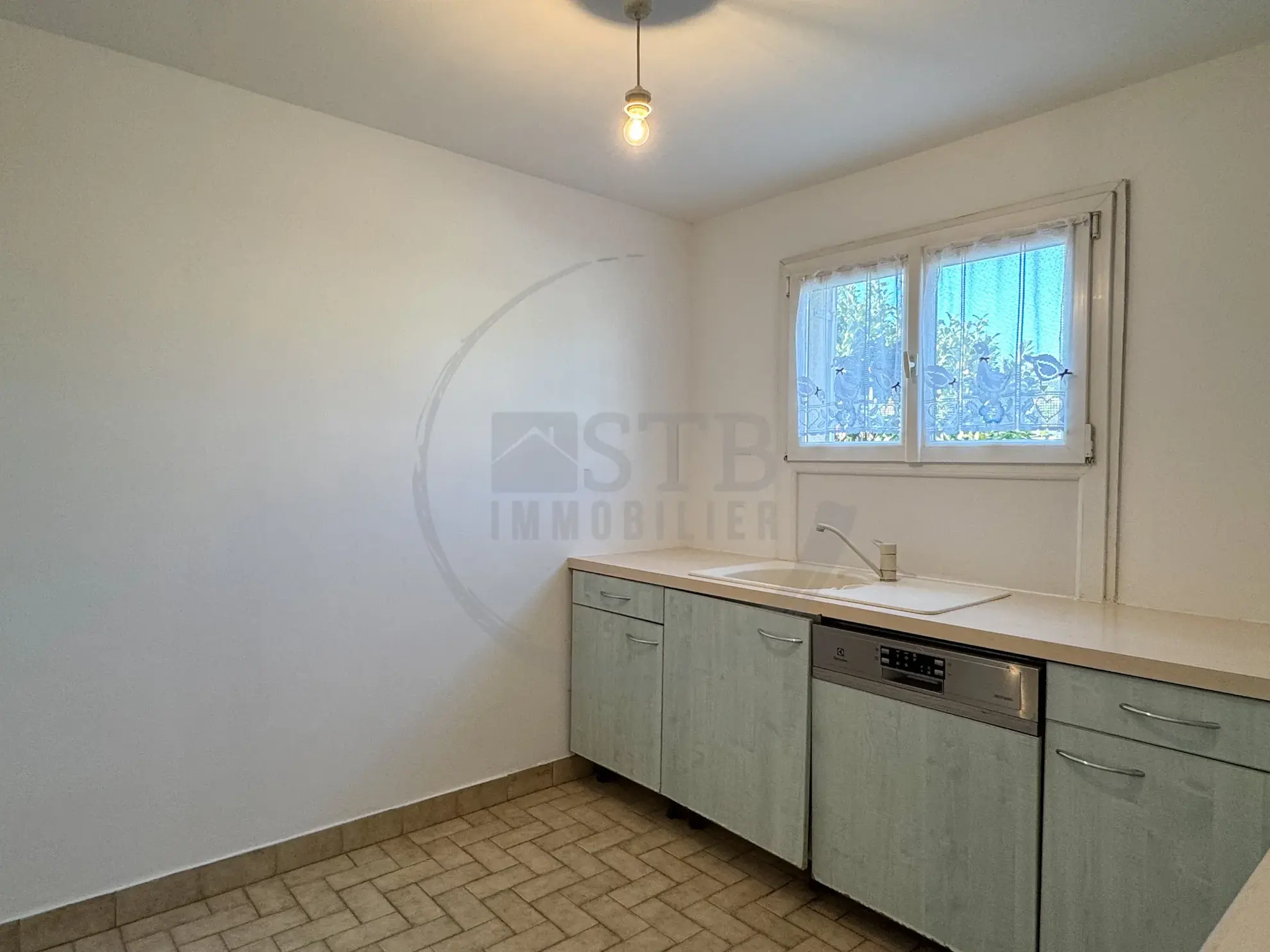 Maison mitoyenne de 89m² avec garage à Privas, Ardèche, secteur calme 