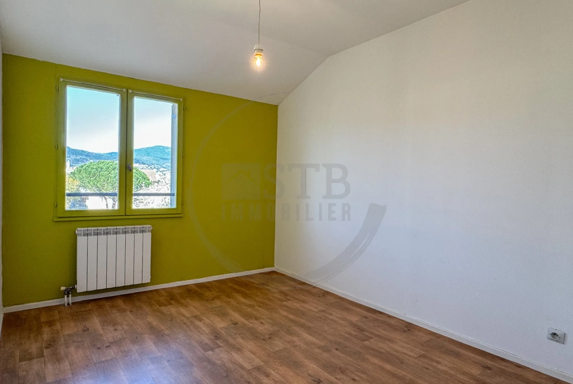 Maison mitoyenne de 89m² avec garage à Privas, Ardèche, secteur calme 